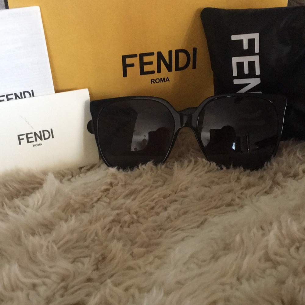 FENDI sunglasses FE400301 black